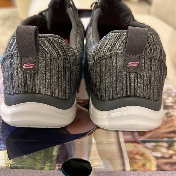 Women’s sketchers air cooled memory foam gray size 9 - Picture 3 of 11